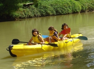  CRIANÇAS E ADULTOS CANOE 